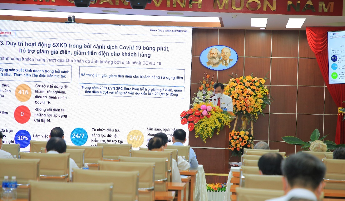 Tổng giám đốc EVNSPC Nguyễn Phước Đức báo cáo tại Hội nghị Tổng kết công tác năm 2021, triển khai nhiệm vụ năm 2022.