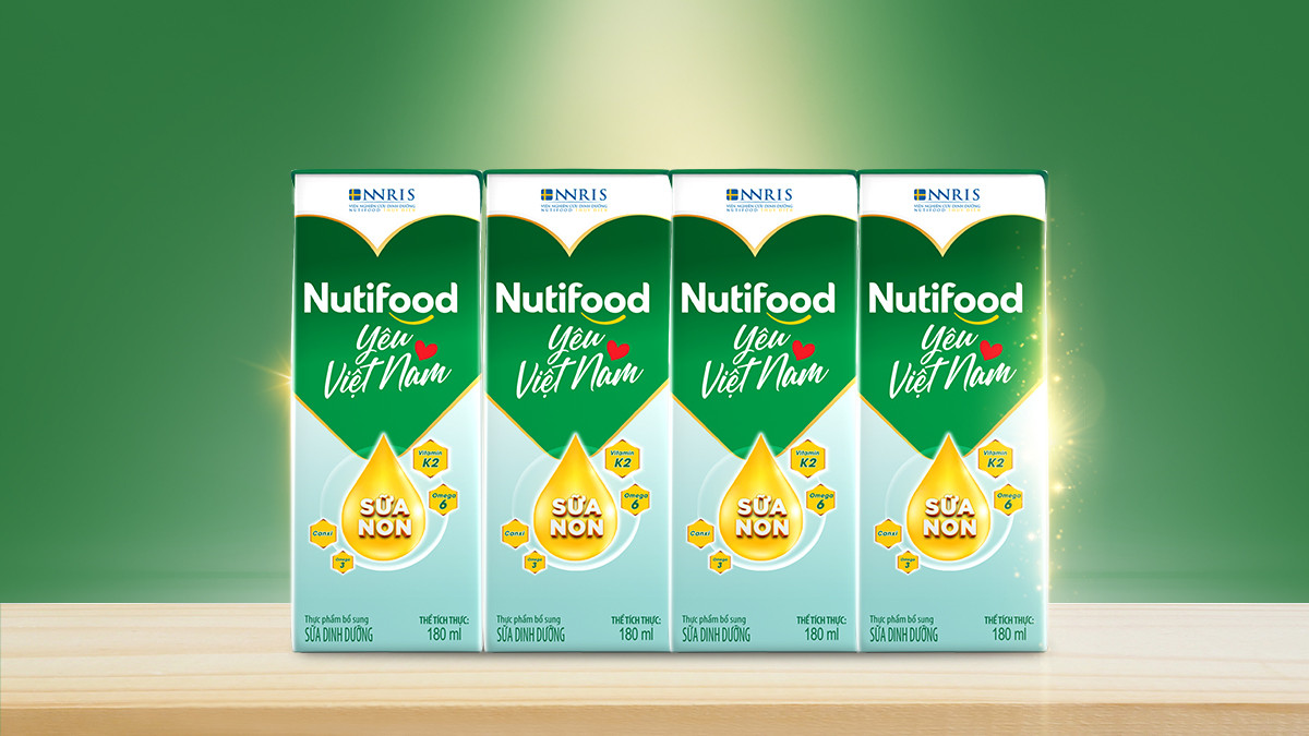 Sản phẩm sữa non công thức Nutifood yêu Việt Nam. Ảnh: XIN TÊN NGƯỜI CHỤP