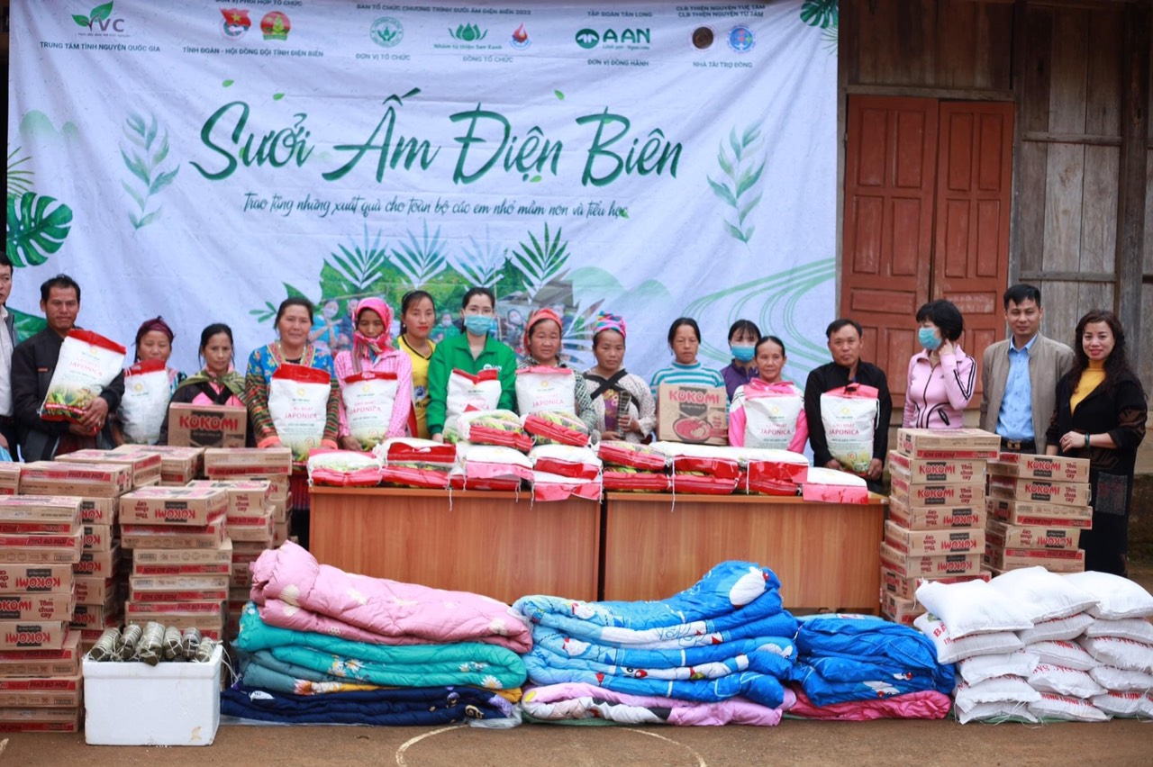 Gạo A An ‘sưởi ấm’ Tết bản cao - ảnh 1