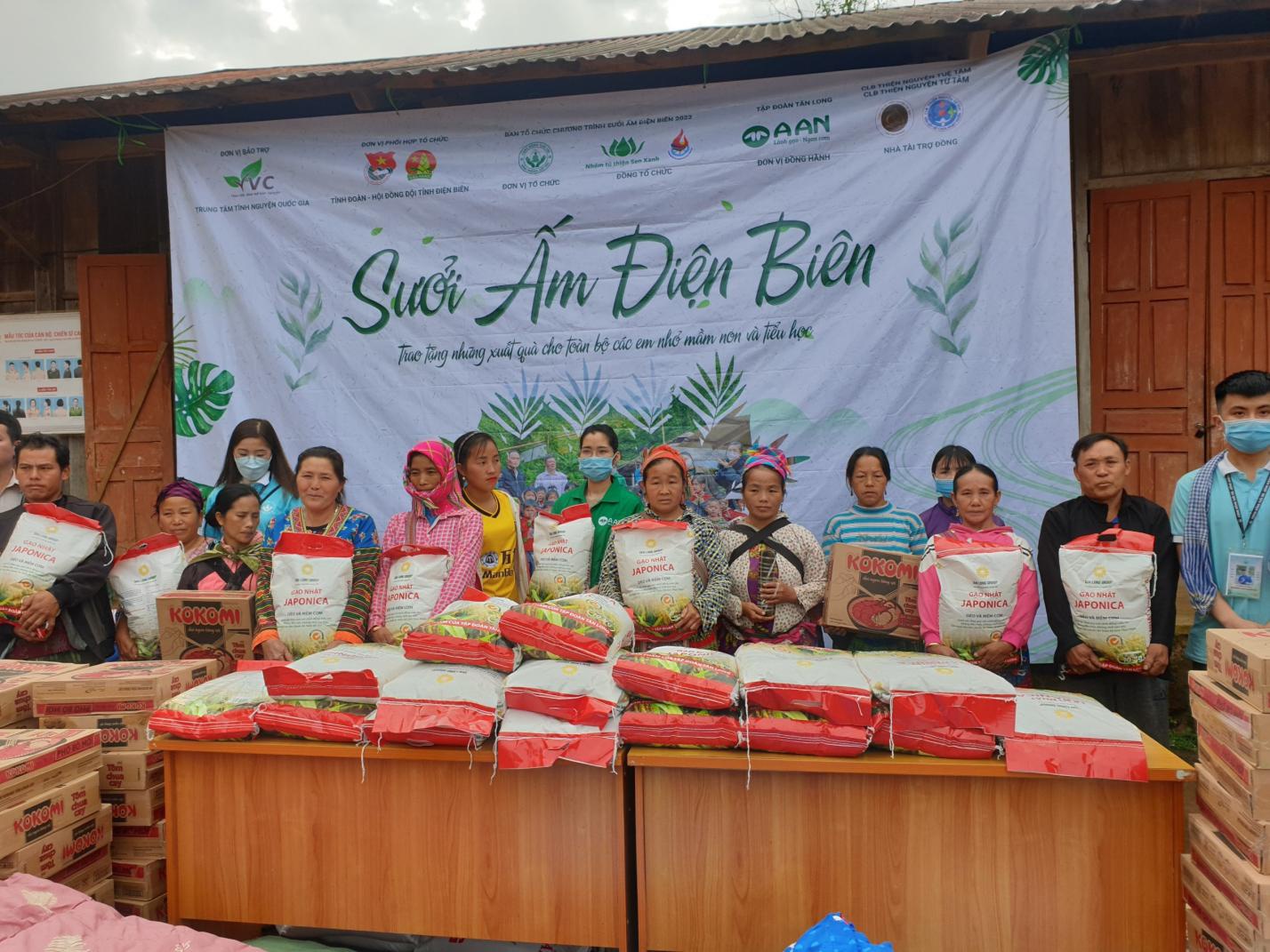 Gạo A An ‘sưởi ấm’ Tết bản cao - ảnh 4