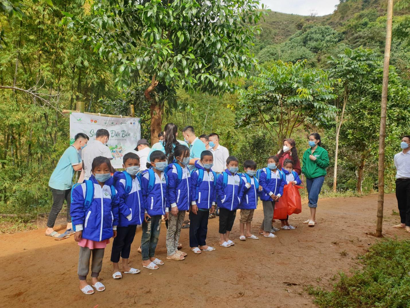 Gạo A An ‘sưởi ấm’ Tết bản cao - ảnh 6