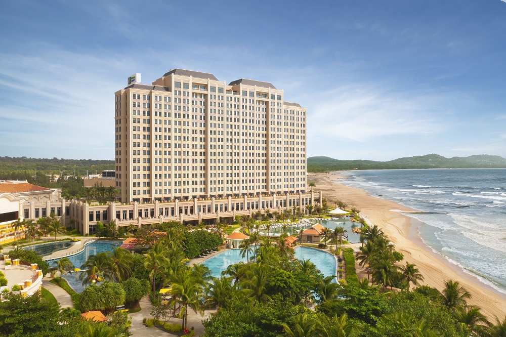 Khai trương khách sạn Holiday Inn Resort đầu tiên tại Việt Nam - ảnh 1