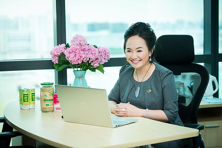 Bà Đặng Huỳnh Ức My đã “chèo lái” SBT từng bước chuyển mình vững chắc, tiên phong trong cuộc đua chuyển đổi số.