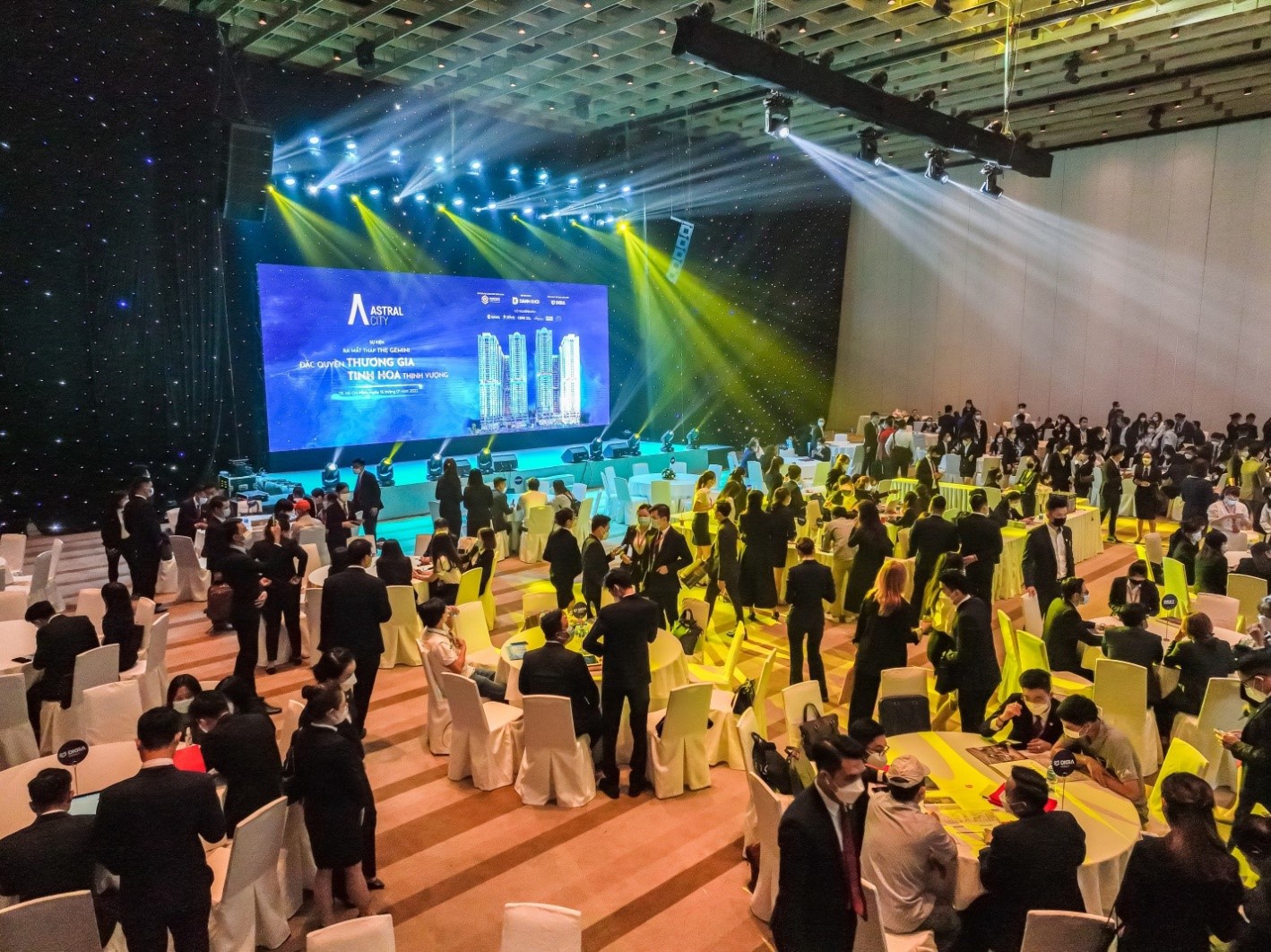 Tòa tháp The Gemini được đón nhận nồng nhiệt ngày ra mắt - ảnh 1