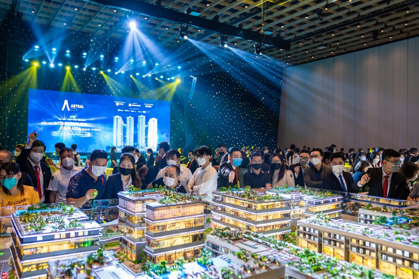 Tòa tháp The Gemini được đón nhận nồng nhiệt ngày ra mắt - ảnh 2