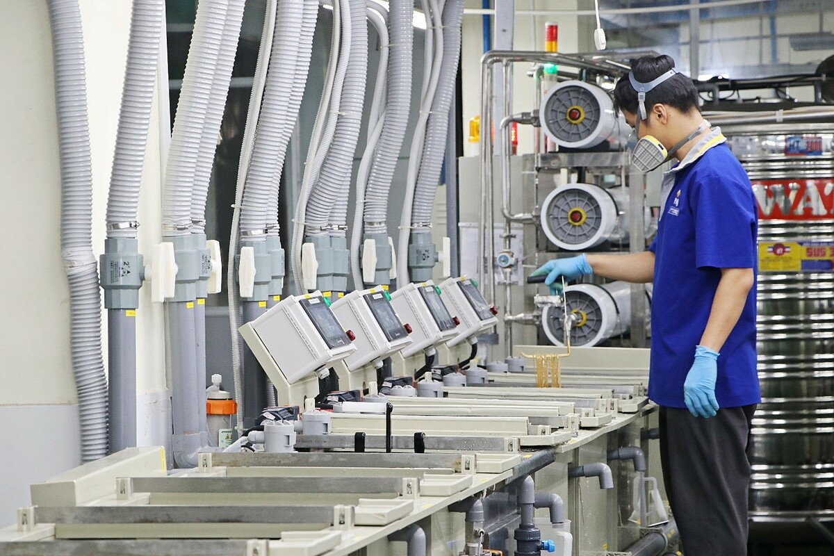 Dây chuyền sản xuất hiện đại tại nhà máy của PNJ (TP HCM), giúp công ty chủ động cung ứng sản phẩm ra thị trường. Ảnh: PNJ cung cấp