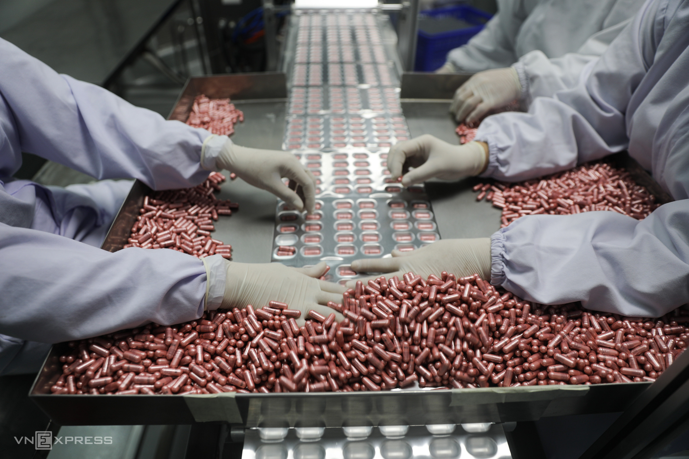 Thuốc molnupiravir sản xuất tại Công ty Boston Việt Nam (Bình Dương) ngày 23/2. Ảnh: Quỳnh Trần