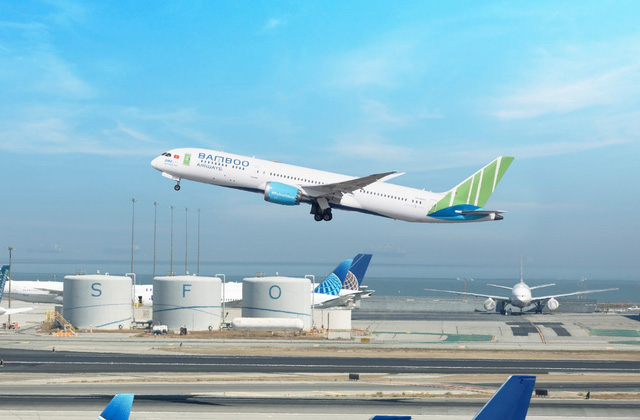 Đại sứ Mỹ Marc Knapper thăm trụ sở hãng hàng không Bamboo Airways - Ảnh 1.