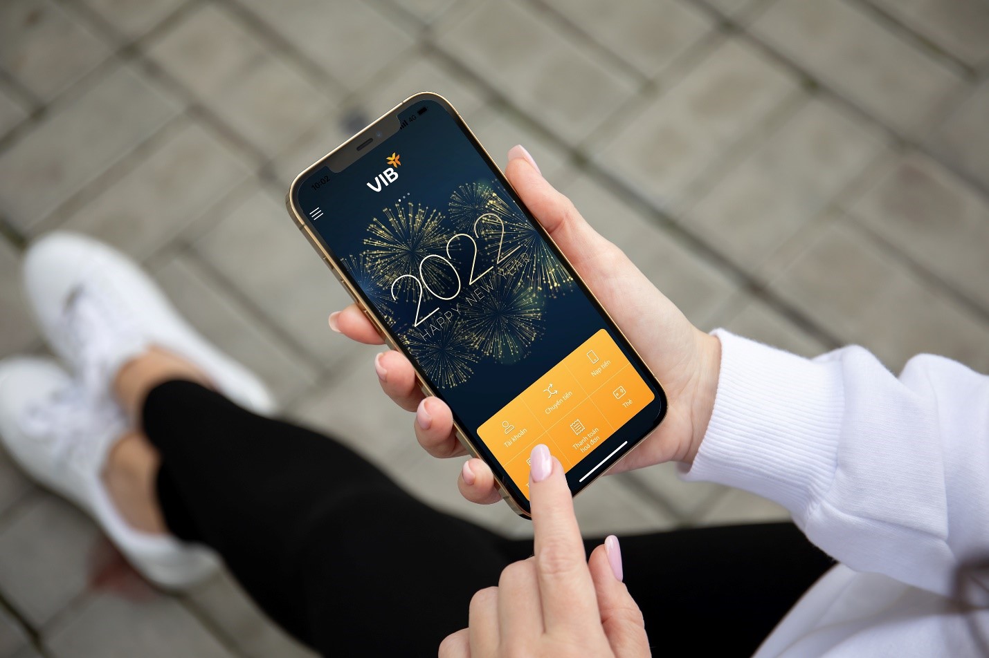 Tìm hiểu kỹ các hình thức gửi tiết kiệm ngân hàng sẽ giúp khách hàng hưởng lợi nhiều nhất. Ảnh: VIB