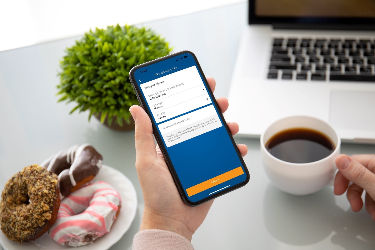 Gửi tiền trực tuyến đang ngày càng được ưa chuộng bởi sự tiện lợi và an toàn. Ảnh: VIB