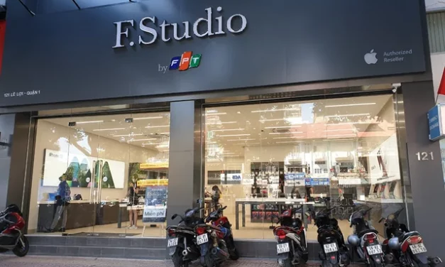 Bị “đàn em” TopZone phả hơi nóng, FPT Retail gấp rút mở rộng 50 cửa hàng chuyên bán đồ Apple