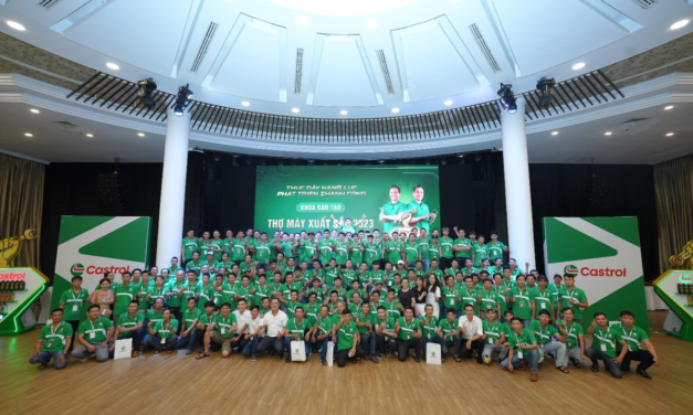 Castrol accompanies Vietnamese mechanics