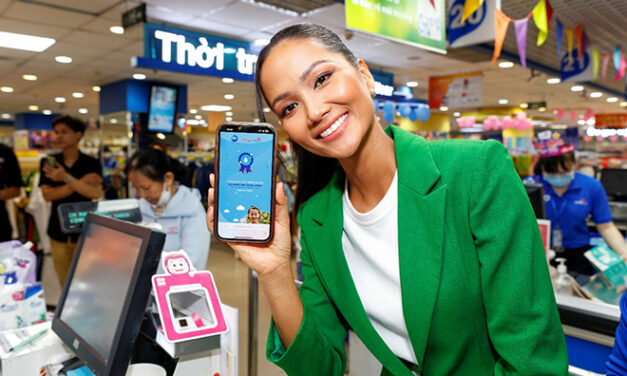 Hoa hậu H’Hen Niê chung tay đóng góp nước uống sạch cho cộng đồng